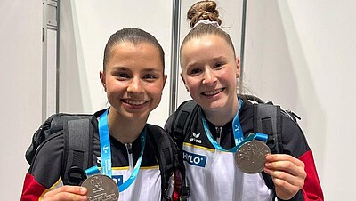 Janoah Müller und Silja Stöhr bei der Turn EM in Leipzig 2025 mit Medaillen